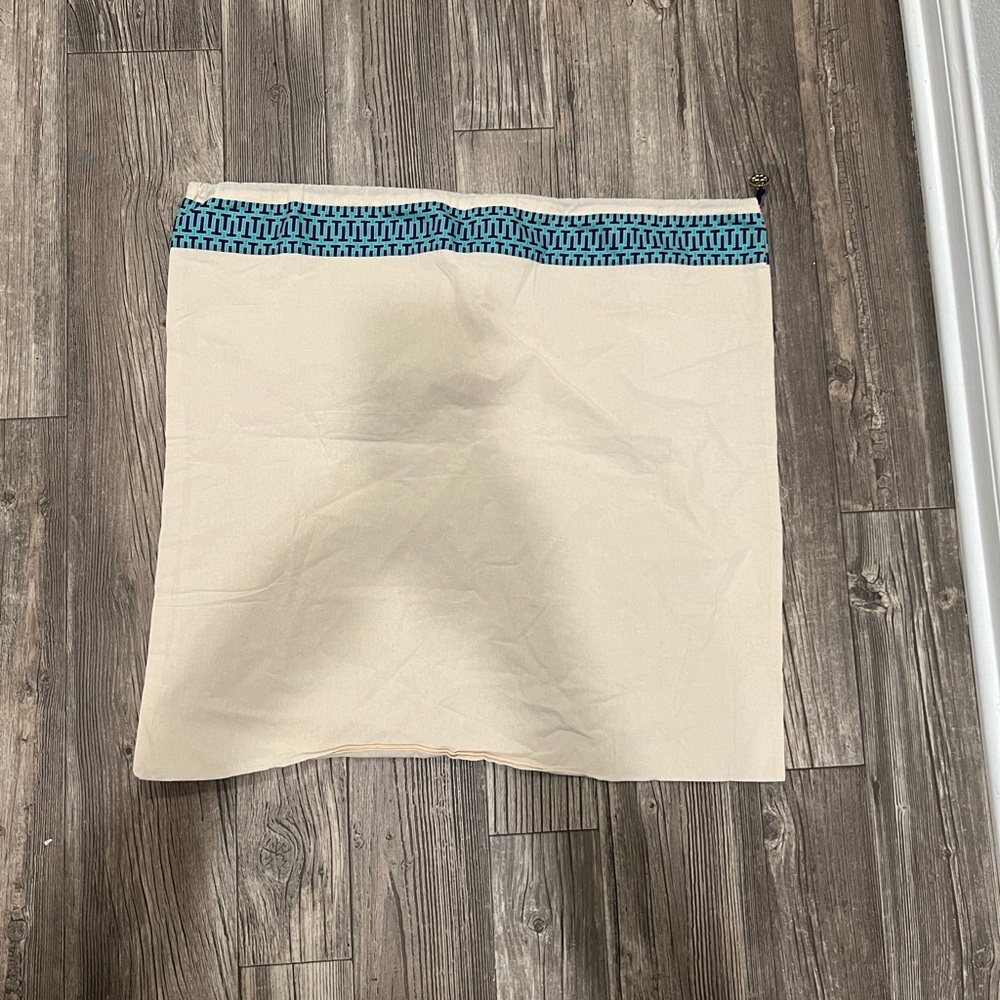 Brand New Tory burch XL (21x21) DUST BAG